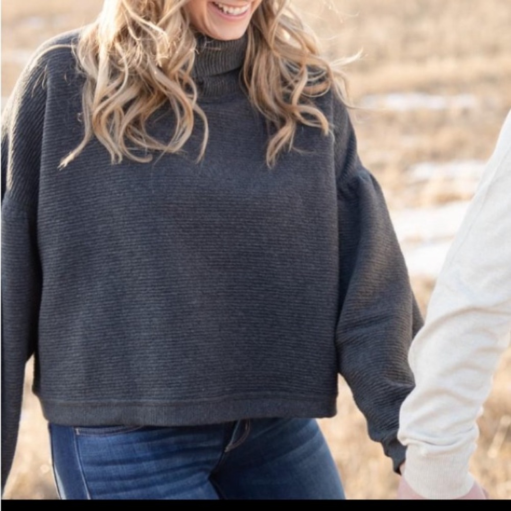 NEVER WORN LULULEMON SWEATER
